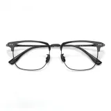 Чистый титан, яркий черный