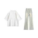 Белая футболка + желтые грязные джинсы