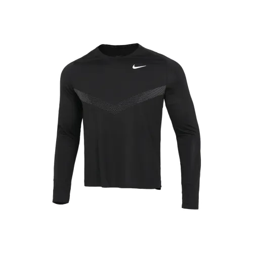 Черная мужская беговая футболка Nike