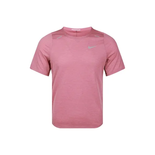 Nike Свет Ягодно-красный Мужские беговые T-рубашки