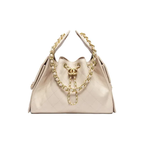 CHANEL Сумки через плечо Женские