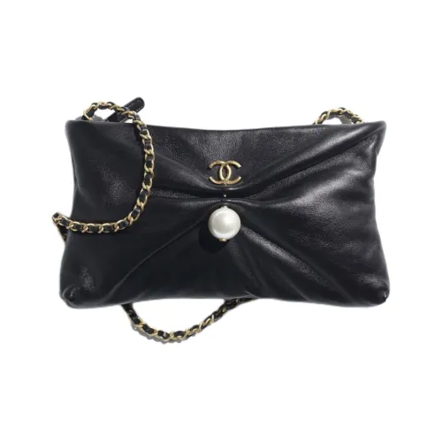 CHANEL Сумки через плечо Женские