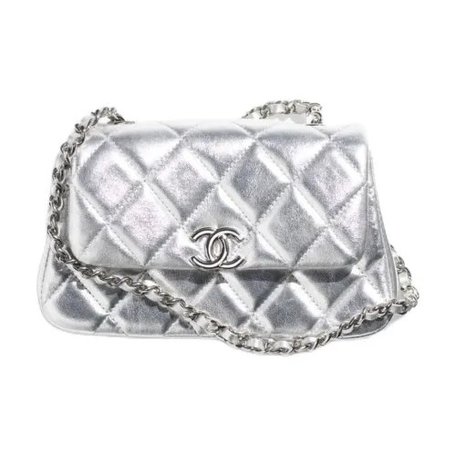 CHANEL Телячья кожа и серебряное металлическое плечо Сумка для женщин Silver