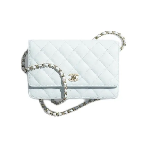 CHANEL Сумки через плечо Женские