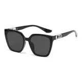 Ярко-черная оправа с черно-серыми линзами