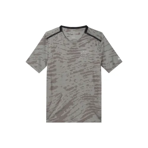 Nike Бег Т-Рубашка Мужская Серого цвета