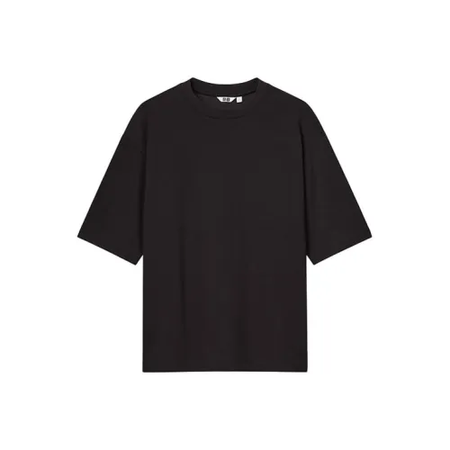 UNIQLO Черная унисекс футболка