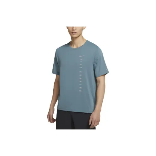 Nike MILER Зеленый Мужской T-Рубашка