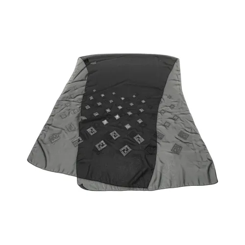 FENDI Вязаные шарфы Женские
