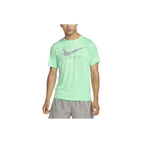 nike Dri Fit UV MILER RUN Division T Рубашка Мужская Зеленая