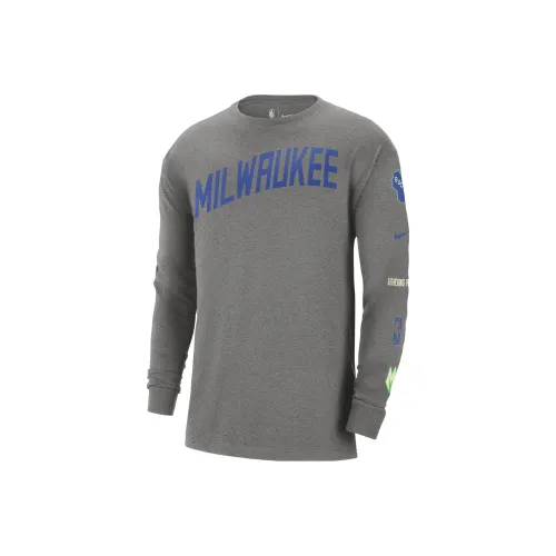 Nike Milwaukee Bucks 2023 24 Городская Edition T-рубашка Городская Edition 2023 24 Сезон Milwaukee Bucks Мужская Серый