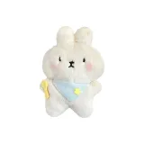 Кошка ест белого кролика