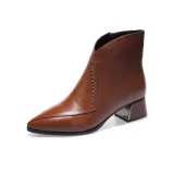 Коричневый