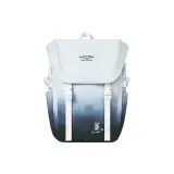 Синий цвет айсберга, снежная сцена.