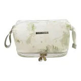 Бабочка влюблена в цветок