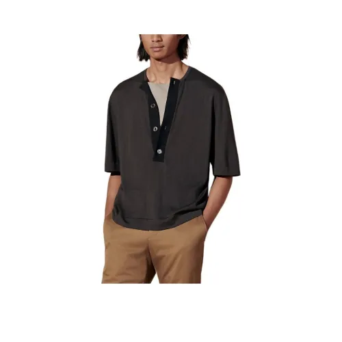 HERMES Однотонный Accordian Ожерелье-чокер Передняя часть Пуговица FIVE Пуговица Короткий рукав Т-рубашка Мужская с лакрицей