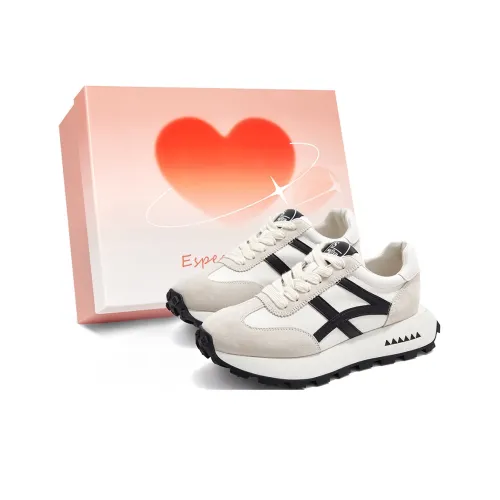 Safiya Low Top Беговые кроссовки Женские Бежевый Черный