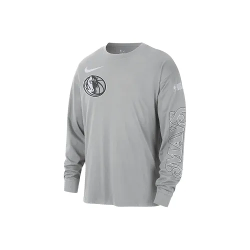 Nike x NBA Max90Dallas Mavericks FW24 Courtside Городской Edition T-Shirt Мужская Flat Silver