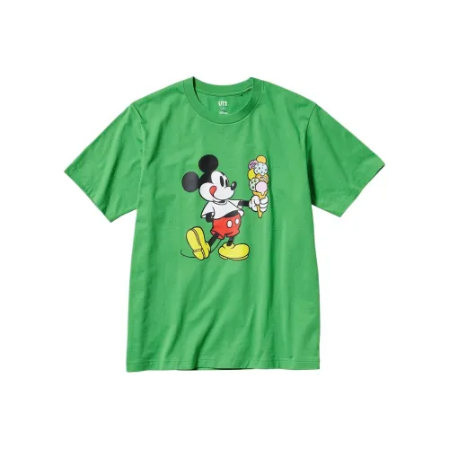 UNIQLO Зеленые Мужские T-рубашки