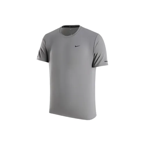 Nike Бег Т-Рубашка Мужская Темно-Грязно-Серый