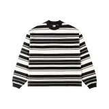 Большой черный абрикос с полосами