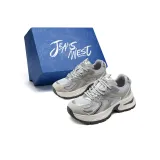 Серебристо-серый