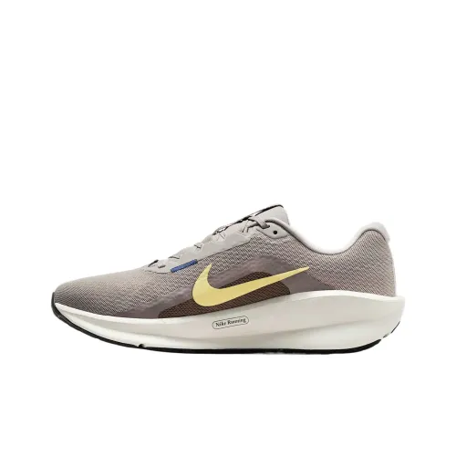 Nike DOWNSHIFTER 13 Low Топ Беговые кроссовки Мужской Серый
