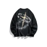 Черная футболка с длинными рукавами