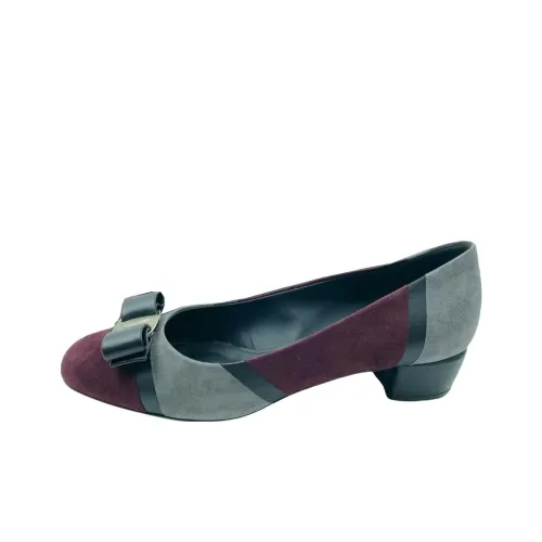 Ferragamo Высокие каблуки Серый Красный Женские