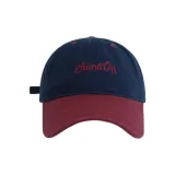 Темно-синя шапка с козырьком