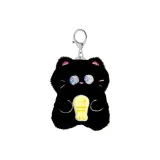 Мягкий и милый черный кот с подвеской в виде рыбки, которая щипает