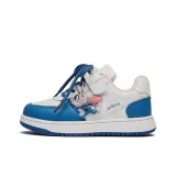 Синий цвет белого озера