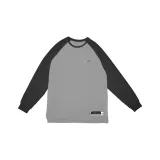 Серый корпус с черными рукавами.