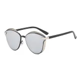 Серебряная оправа с белыми зеркальными линзами