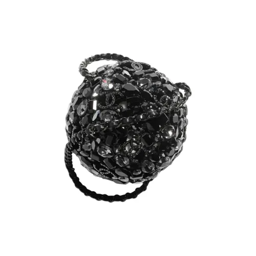CHANEL Сумки через плечо Женские