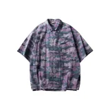 Трехцветный камуфляж фиолетового цвета.