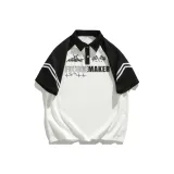 Белый корпус с черными рукавами.