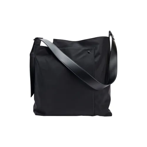 URBAN REVIVO Сумка через плечо среднего размера мужская черная