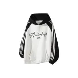 Белый, серый с черными рукавами.