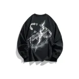 Черная футболка с длинными рукавами