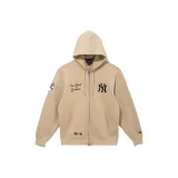 Светло-желтый