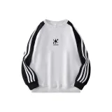 Белый, серый с черными рукавами.