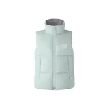 Растопленная вода синего цвета