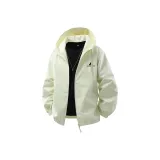 Светло-жёлтый