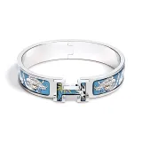 Серебристый