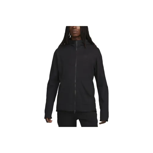 Черные мужские куртки Nike