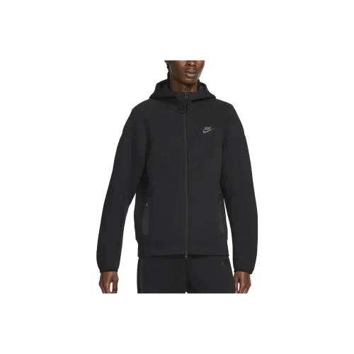 Черные мужские куртки Nike