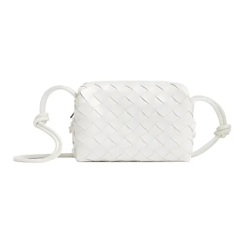 Bottega Veneta Loop Телячья кожа Сумка через плечо Мини Женская Белая