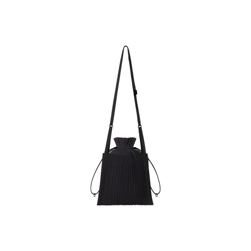 ISSEY MIYAKE Square Pleats Сумки кросс-боди Женские
