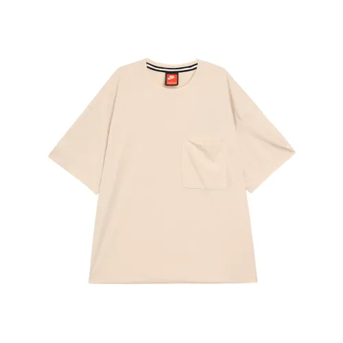 Nike T-Shirt Мужской Светлый Сандаловое дерево Умбра